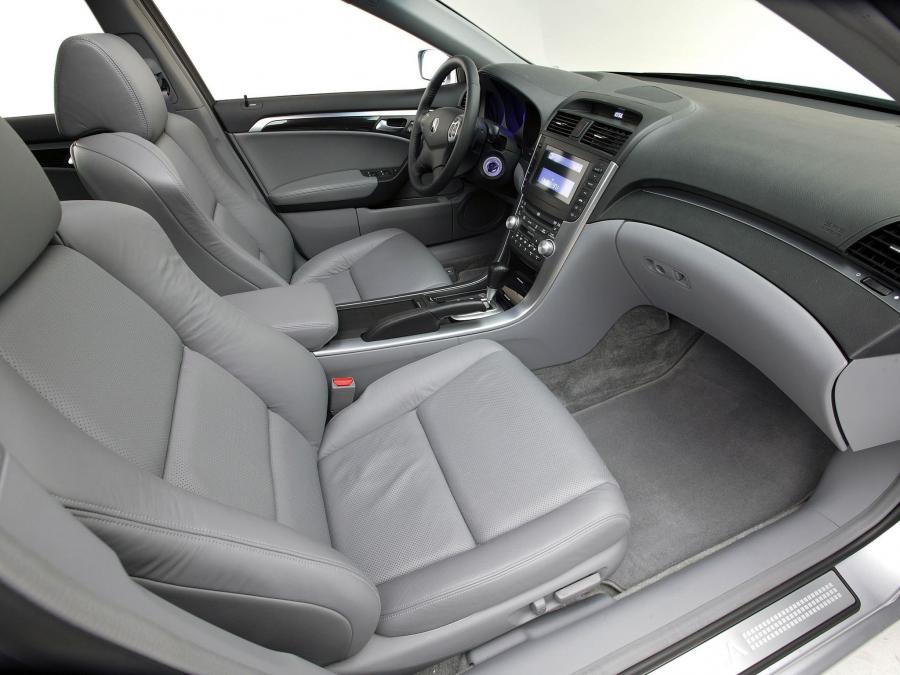 Интерьер Acura TL 2004 года  (фото 24 из 57)